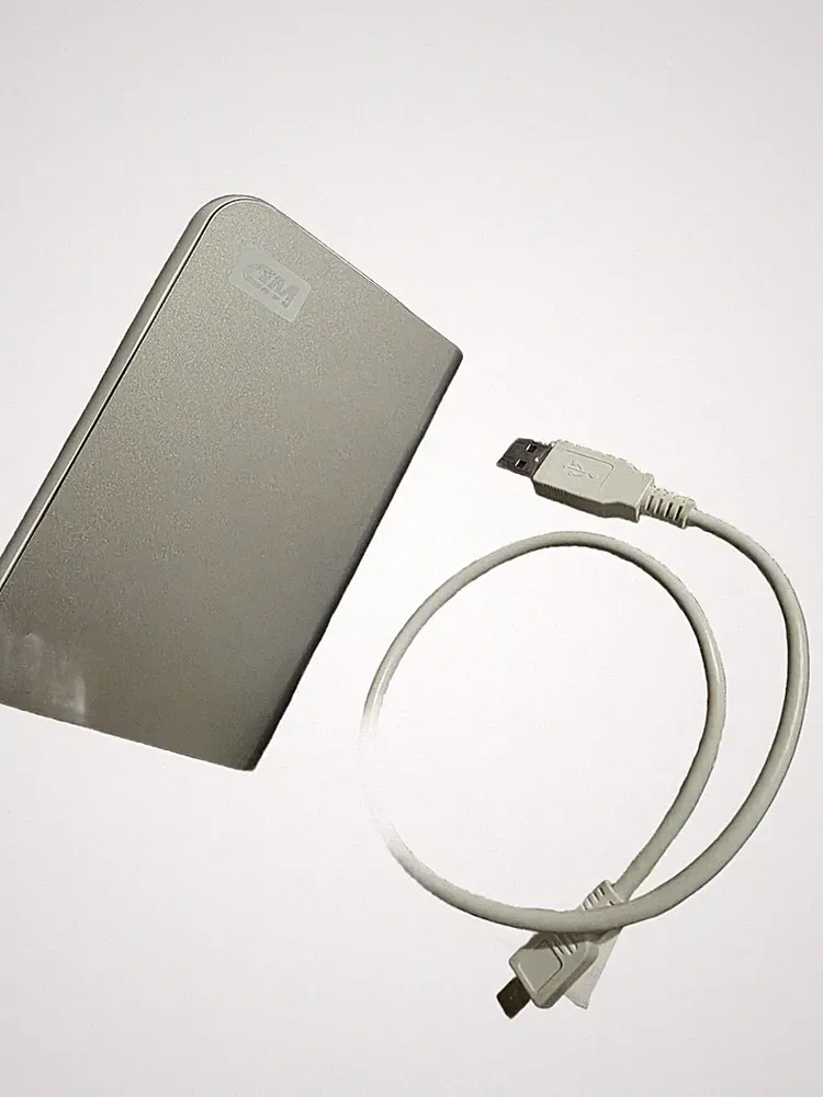 Western Digital External Hard Drive with USB Cable and Carrying Case 500 GB