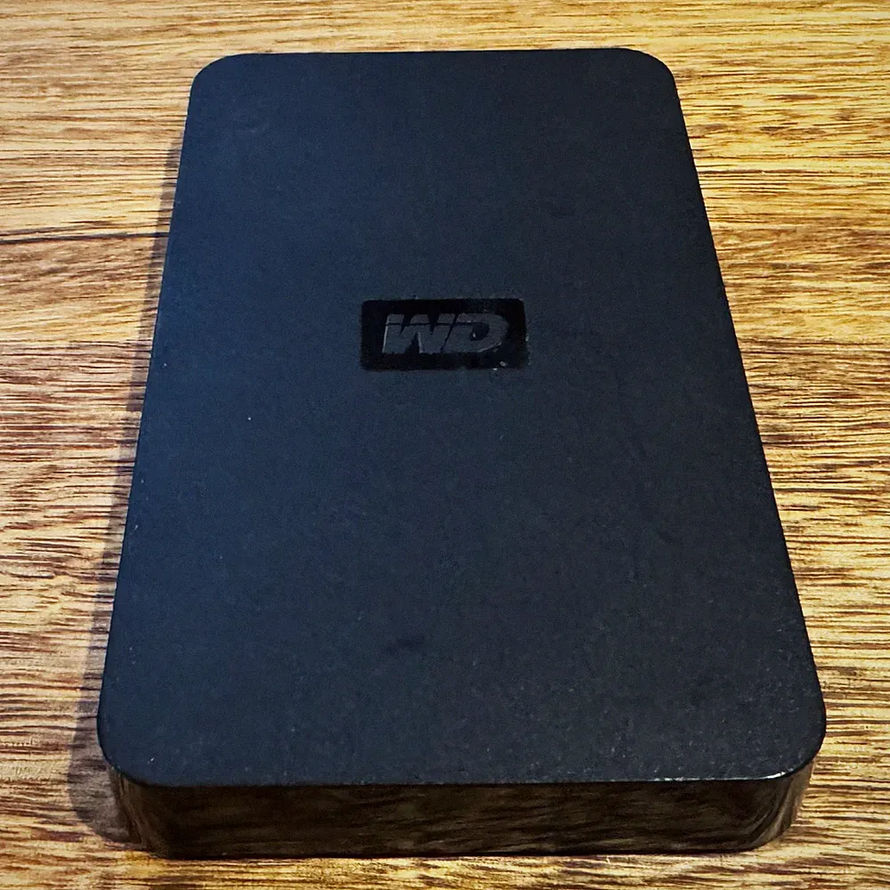 Western Digital Portable External Hard Drive WDBAAR6400ABK-00 640GB Mini-USB